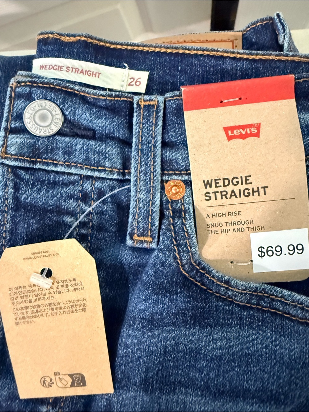 Levi's - Women's Wedgie Straight Jeans - Medium Wash - Picture 4 of 12